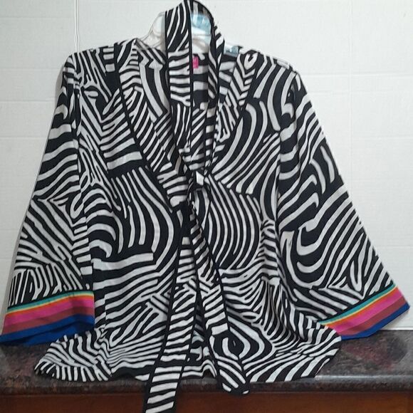 Trina Turk Blouse with Multi Use Belt...Size L - Picture 7 of 7